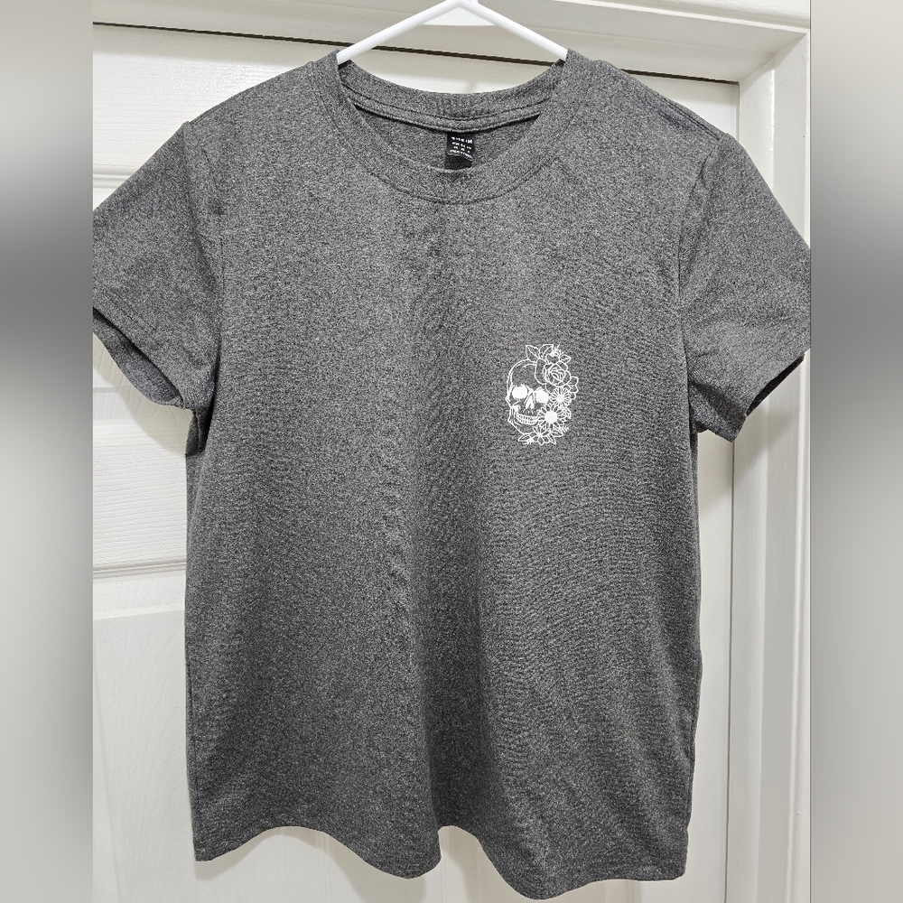 SHEIN Gray Tee with White Skull & Floral Graphic